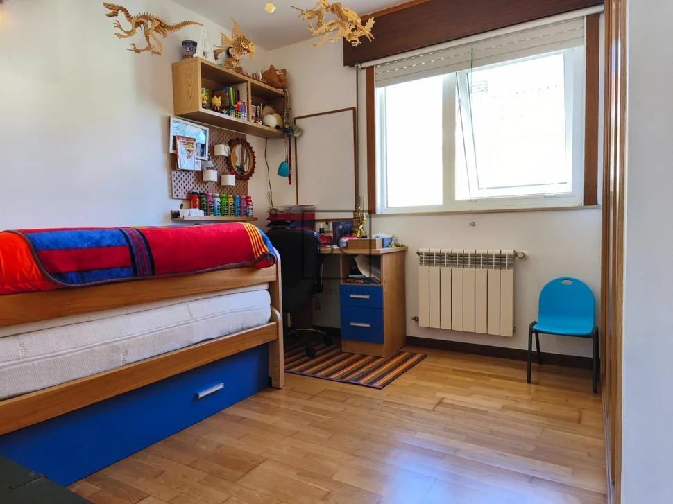 Chalet en mugardos con doble garaje y amplio patio