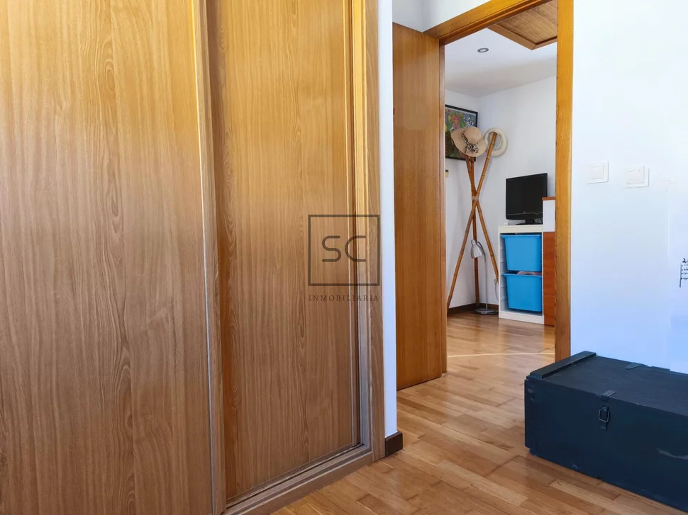 Chalet en mugardos con doble garaje y amplio patio