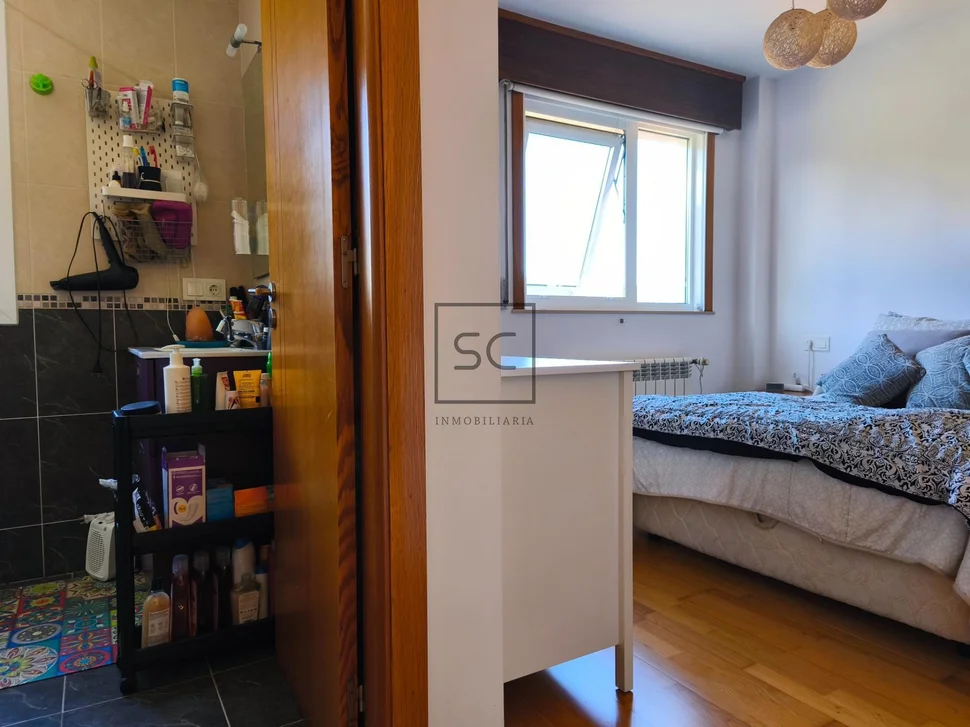 Chalet en mugardos con doble garaje y amplio patio