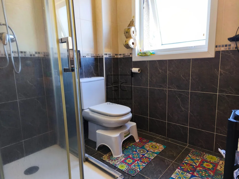 Chalet en mugardos con doble garaje y amplio patio