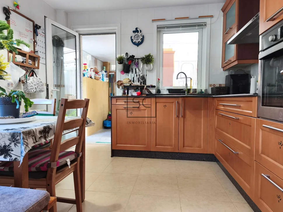 Chalet en mugardos con doble garaje y amplio patio