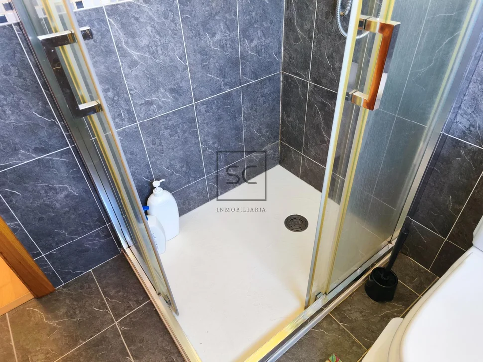 Chalet en mugardos con doble garaje y amplio patio