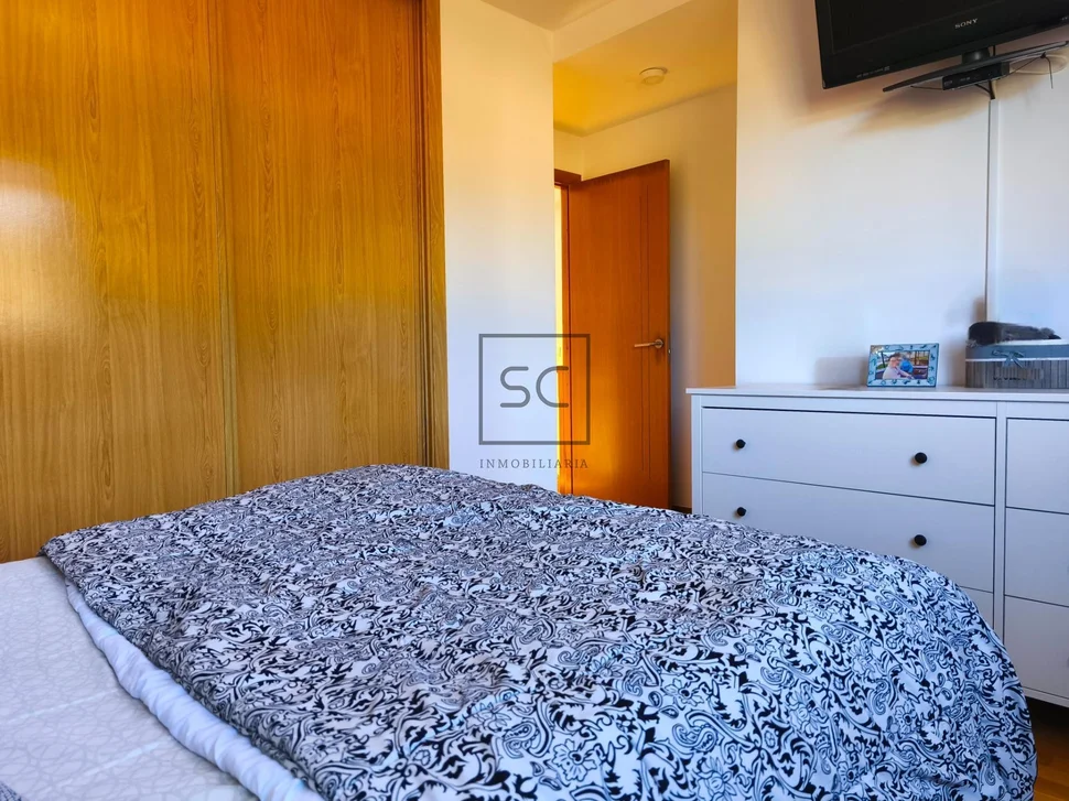 Chalet en mugardos con doble garaje y amplio patio