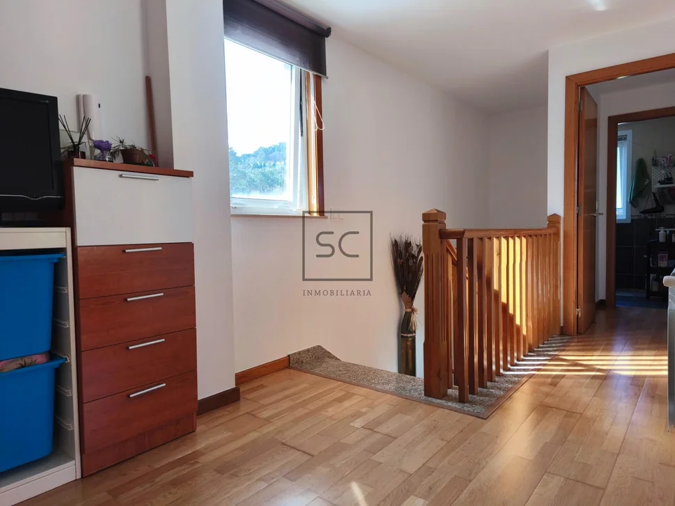 Chalet en mugardos con doble garaje y amplio patio