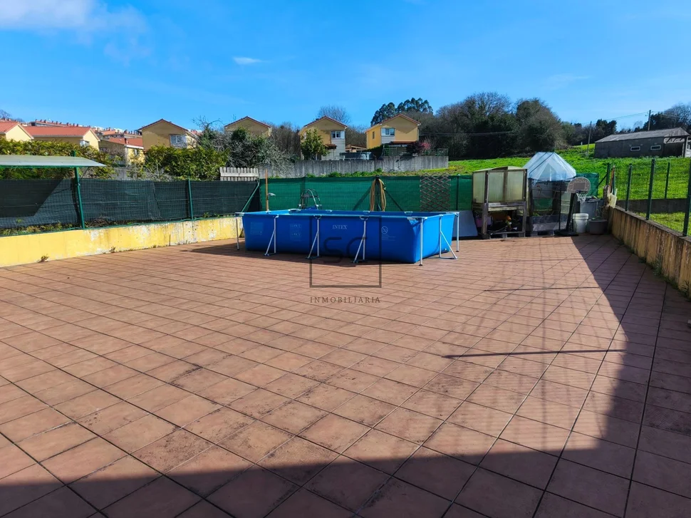 Chalet en mugardos con doble garaje y amplio patio