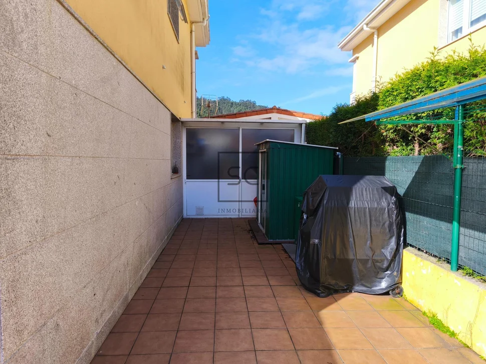 Chalet en mugardos con doble garaje y amplio patio