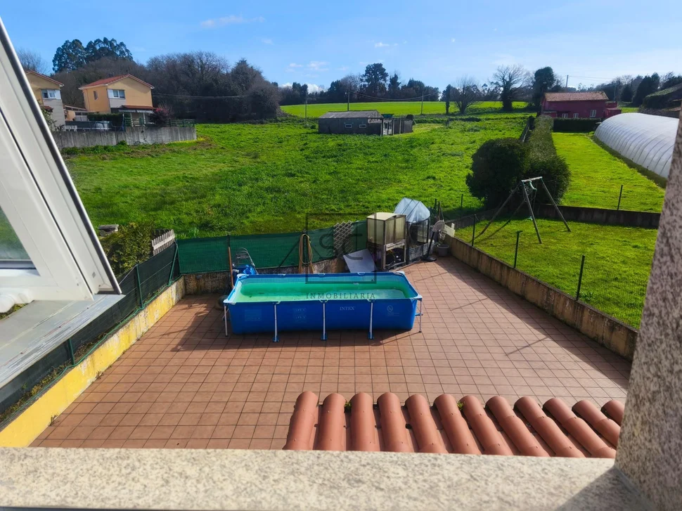 Chalet en mugardos con doble garaje y amplio patio