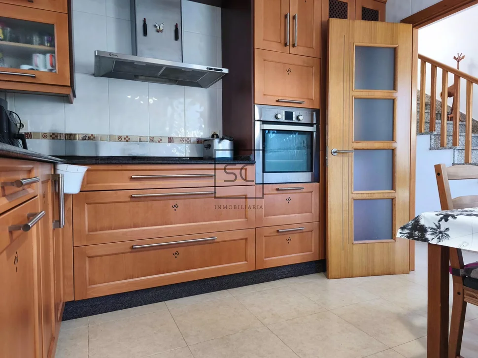 Chalet en mugardos con doble garaje y amplio patio