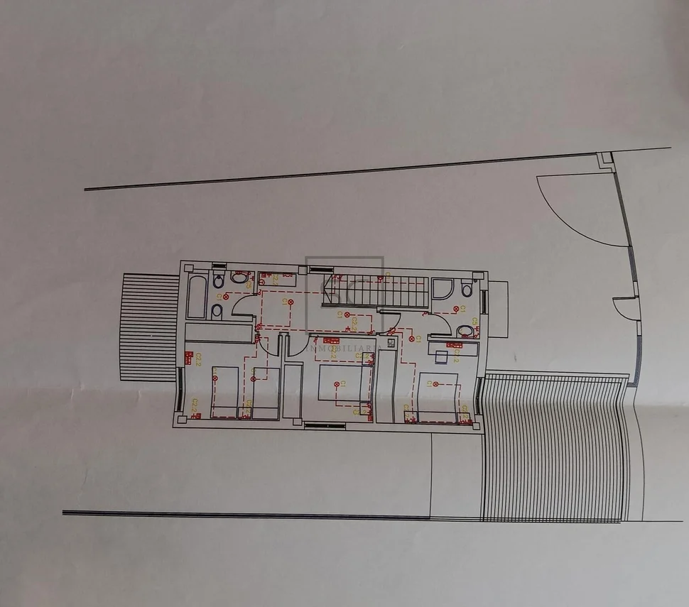 Chalet en mugardos con doble garaje y amplio patio