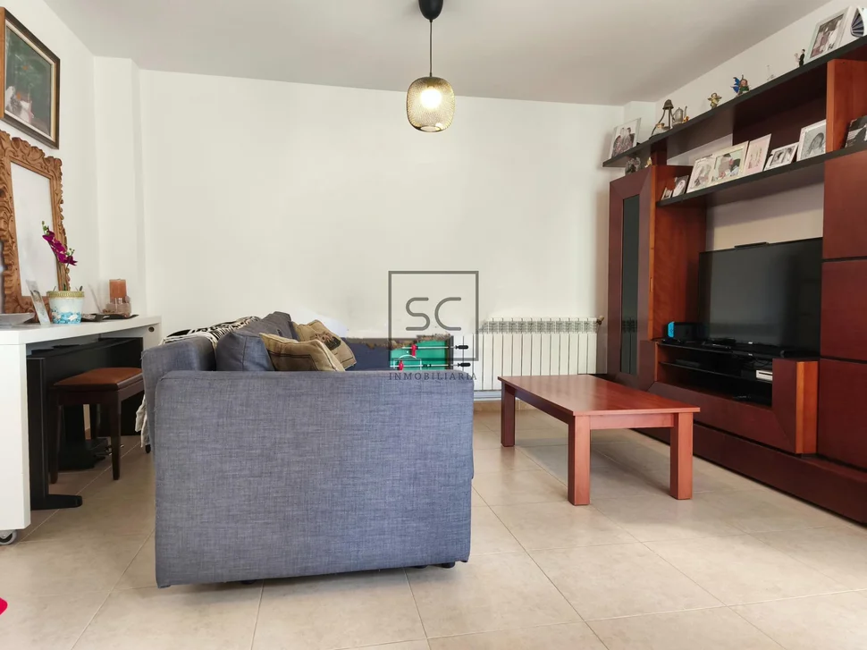 Chalet en mugardos con doble garaje y amplio patio