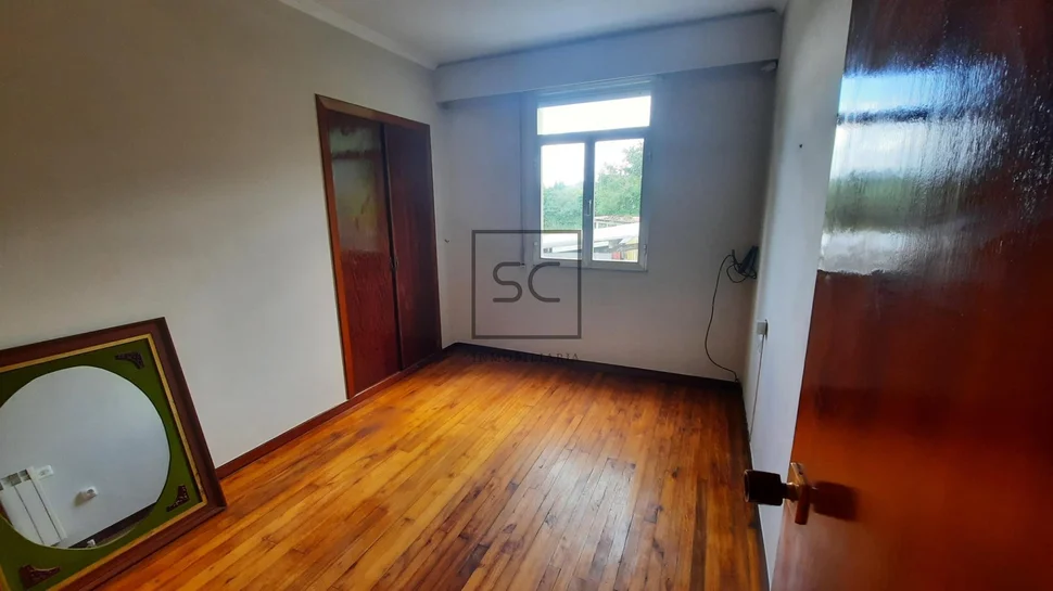 Casa unifamiliar con extensa parcela en san sadurniño