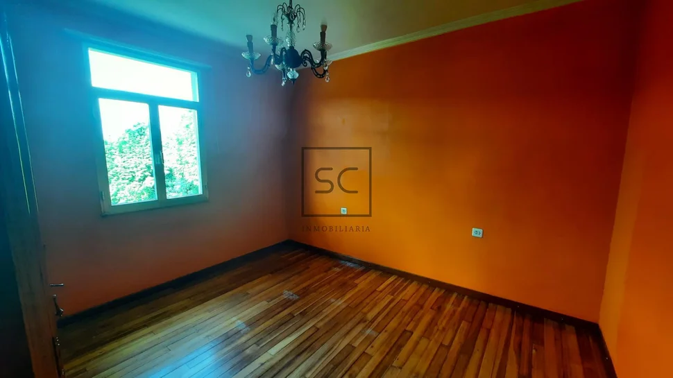 Casa unifamiliar con extensa parcela en san sadurniño