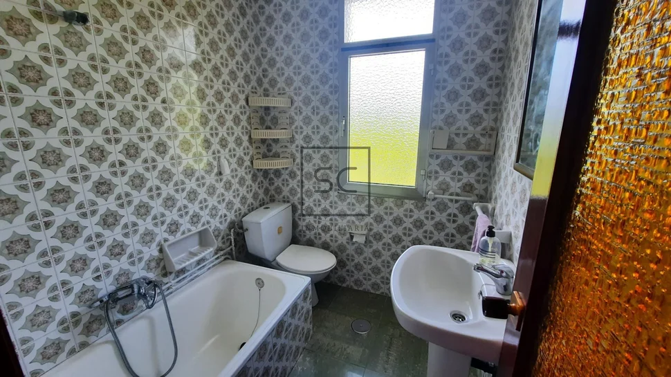 Casa unifamiliar con extensa parcela en san sadurniño