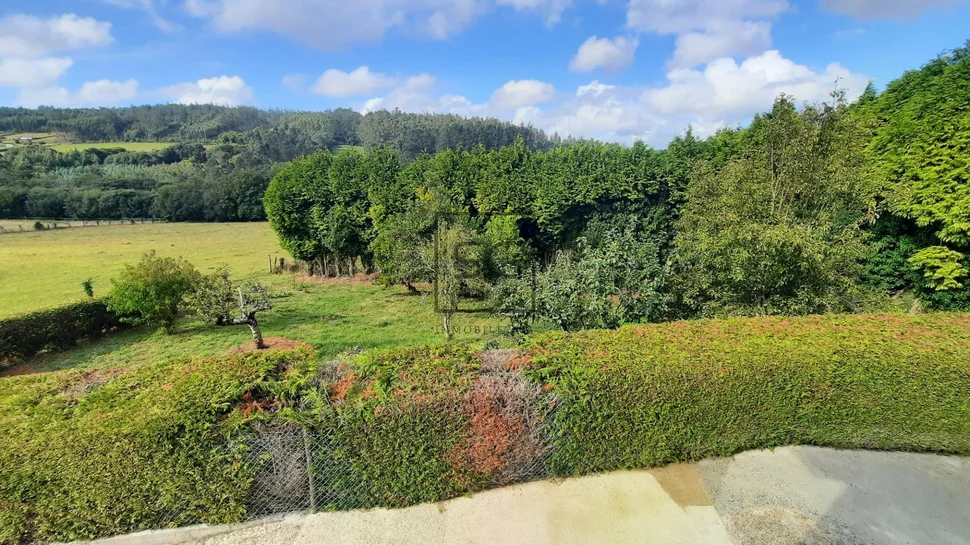 Casa unifamiliar con extensa parcela en san sadurniño