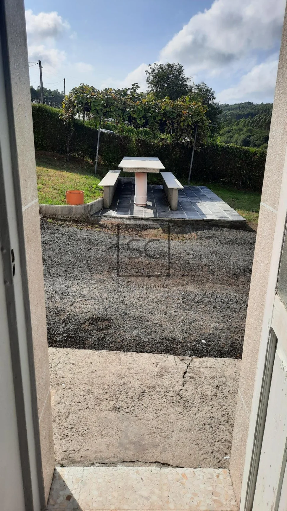 Casa unifamiliar con extensa parcela en san sadurniño