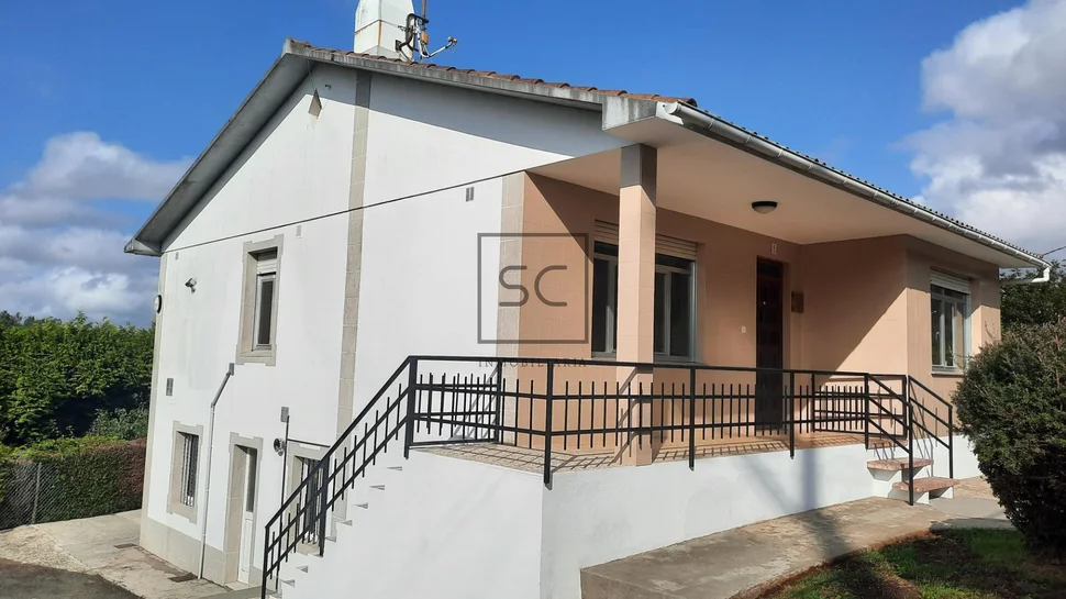 Casa unifamiliar con extensa parcela en san sadurniño