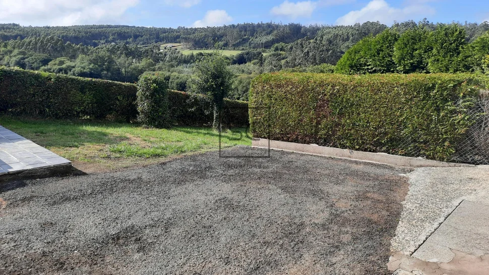 Casa unifamiliar con extensa parcela en san sadurniño