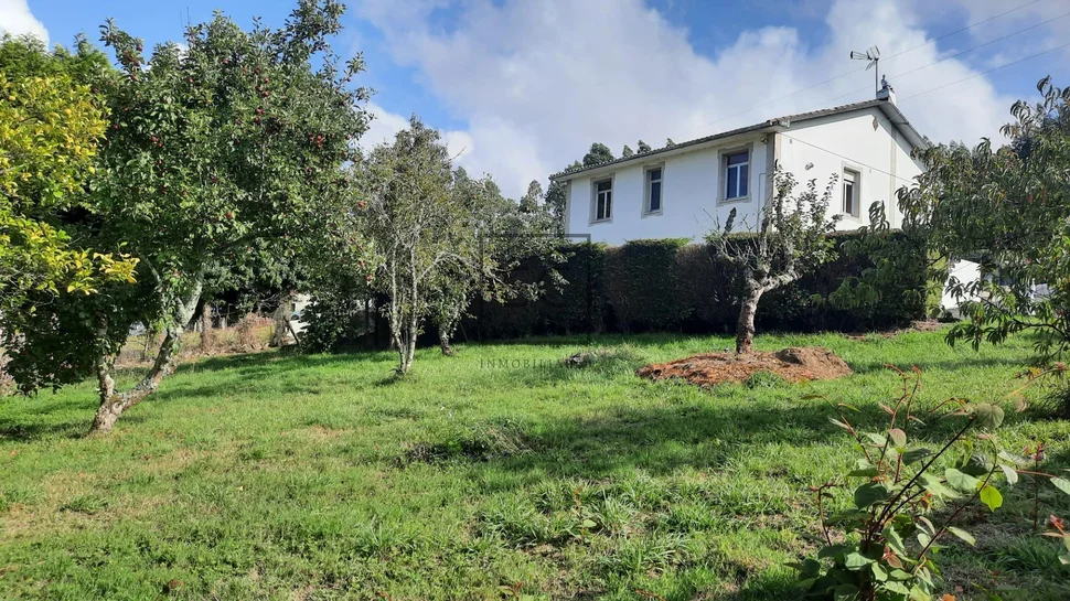 Casa unifamiliar con extensa parcela en san sadurniño
