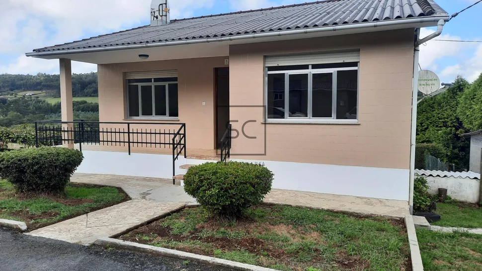 Casa unifamiliar con extensa parcela en san sadurniño