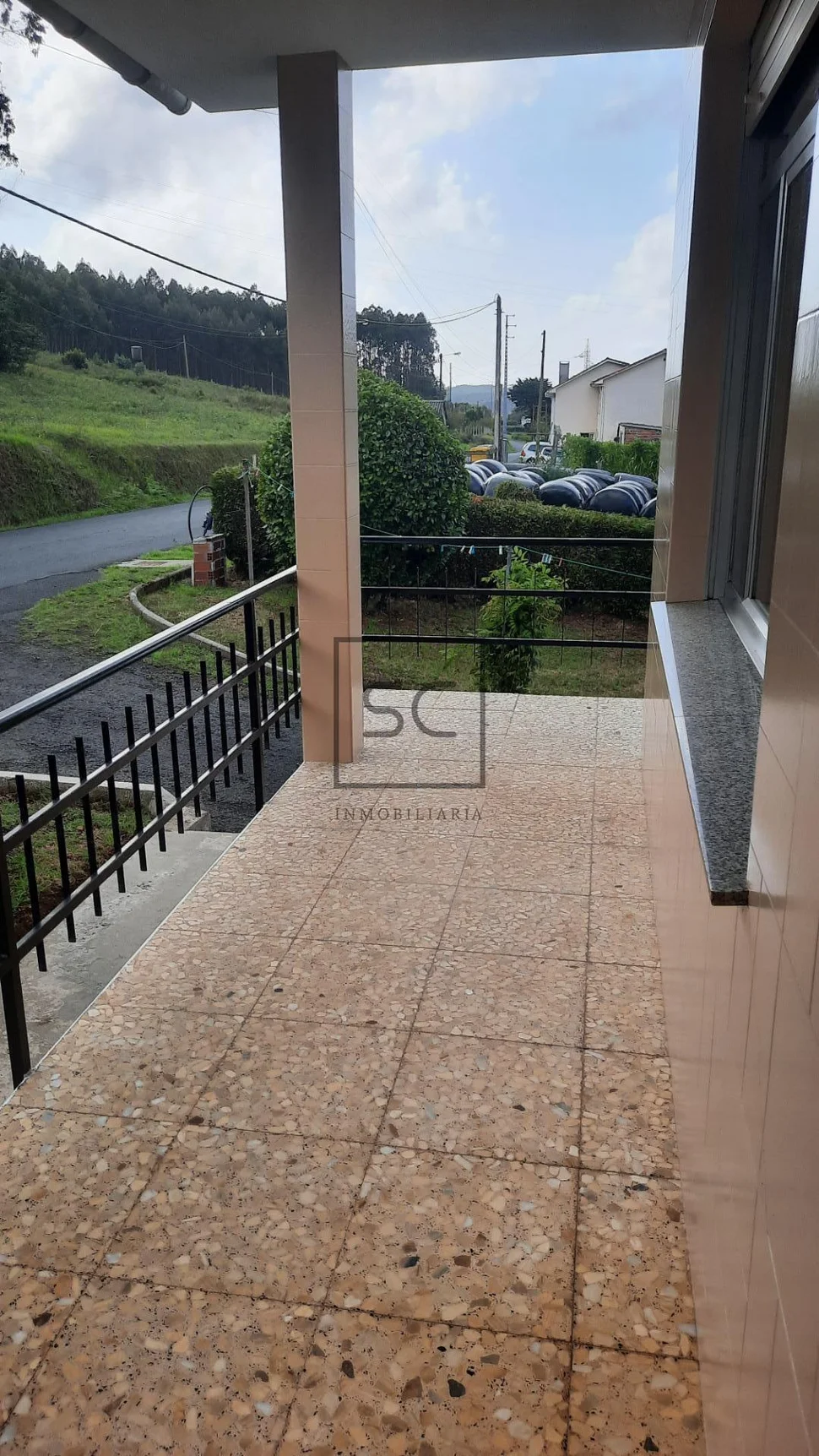 Casa unifamiliar con extensa parcela en san sadurniño