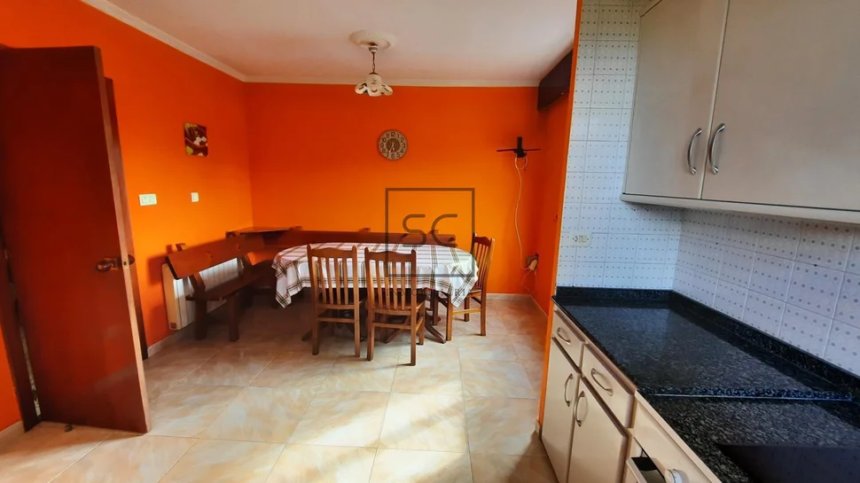 Casa unifamiliar con extensa parcela en san sadurniño