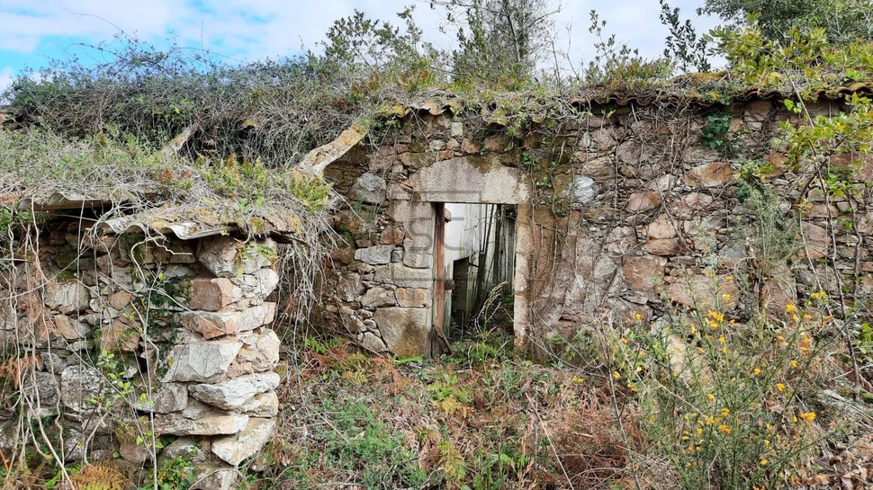 Terreno urbanizable para unifamilar en cornide – san sadurniño