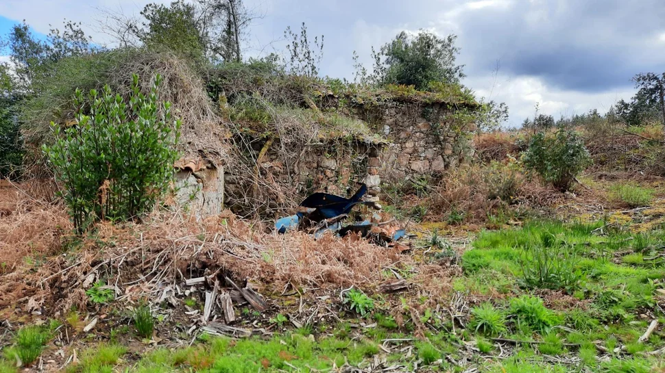 Terreno urbanizable para unifamilar en cornide – san sadurniño