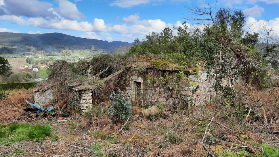 Terreno urbanizable para unifamilar en cornide – san sadurniño