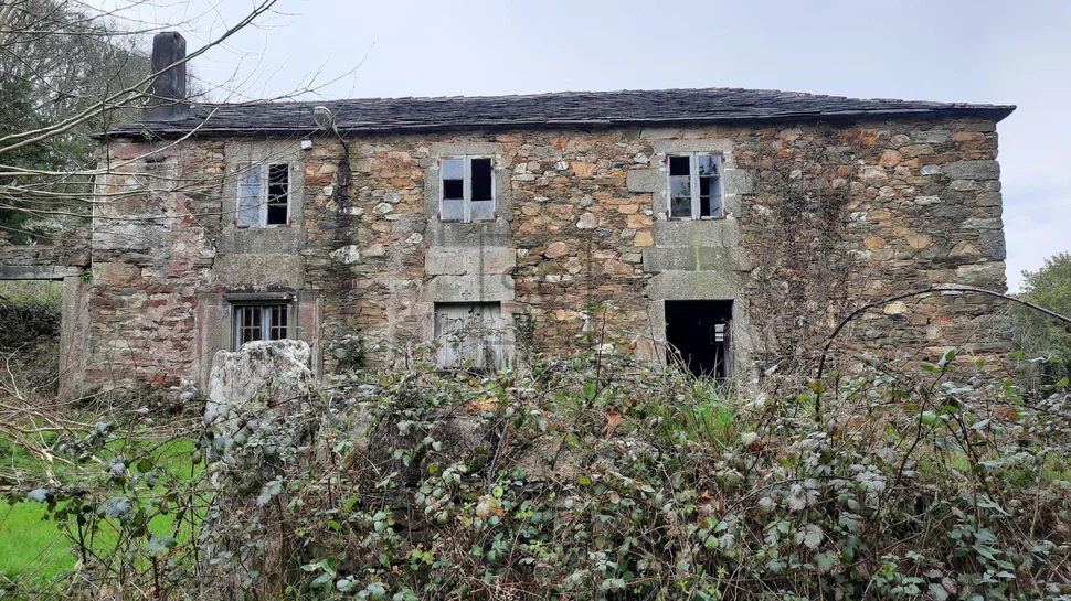 Casona en piedra para restauracion en san sadurniño