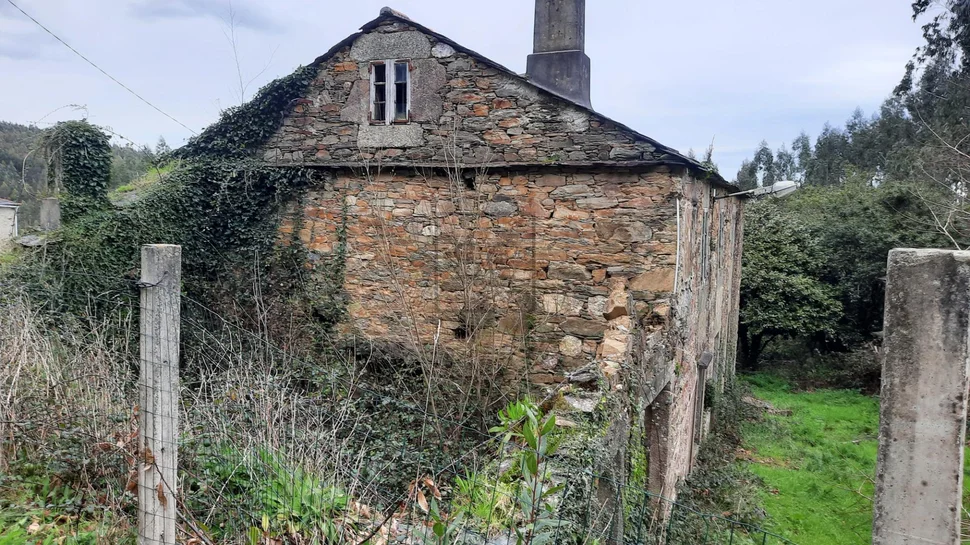 Casona en piedra para restauracion en san sadurniño