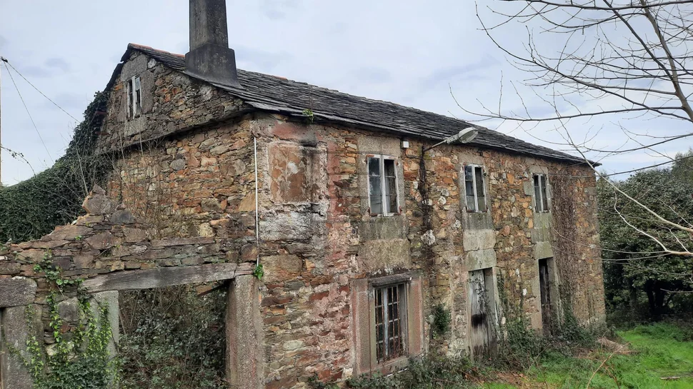 Casona en piedra para restauracion en san sadurniño