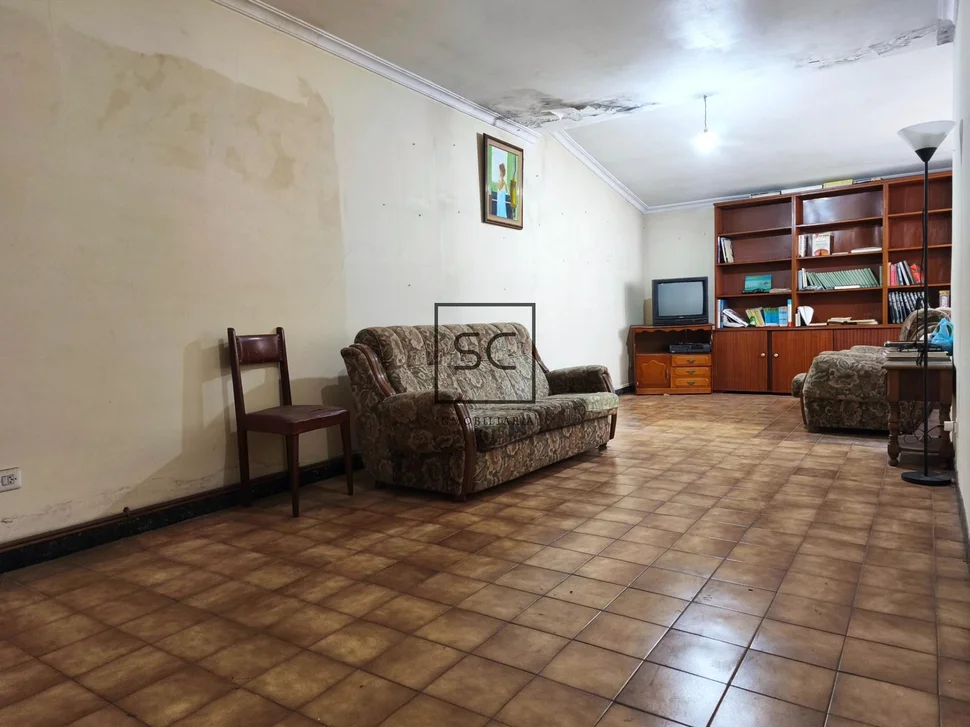 Edificio con local comercial en as pontes