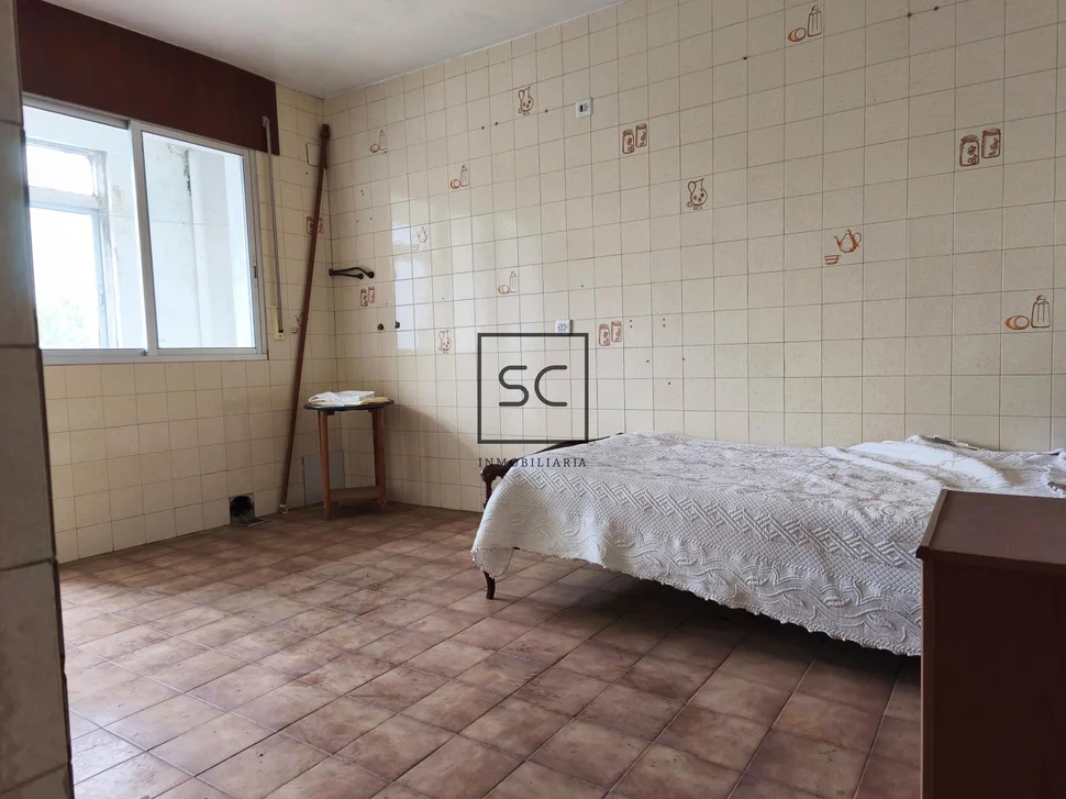 Edificio con local comercial en as pontes