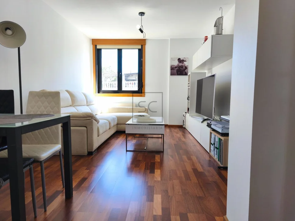 Bajo vivienda con terraza en neda