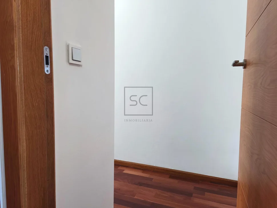 Bajo vivienda con terraza en neda