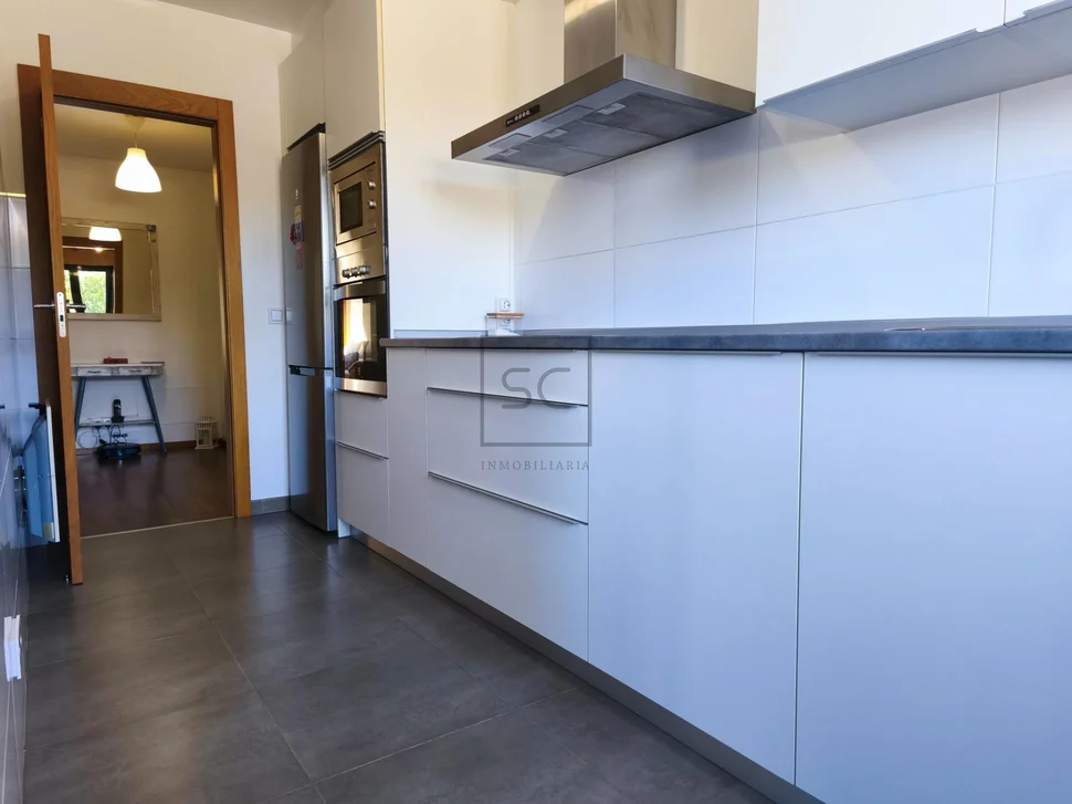 Bajo vivienda con terraza en neda