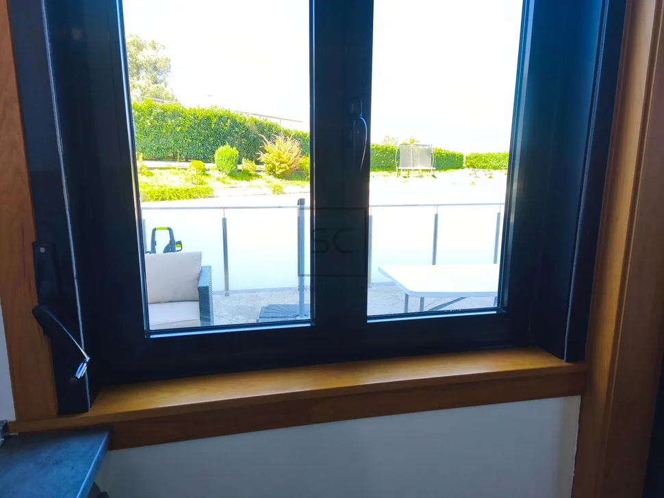 Bajo vivienda con terraza en neda