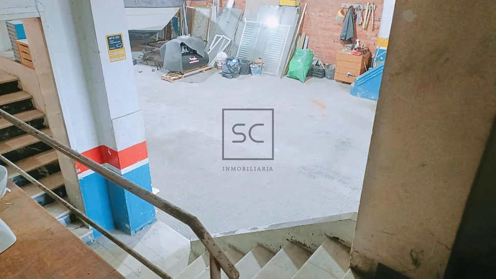 Amplio conjunto comercial, tres locales y nave en canido, ferrol