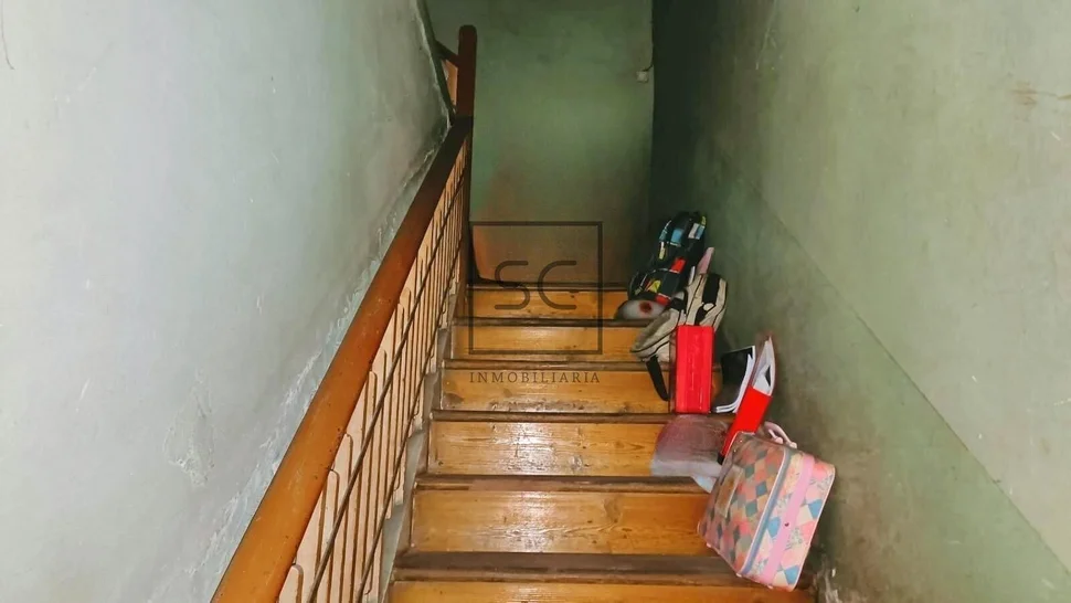 Edificio con tres plantas para reforma integral en portanova, ferrol