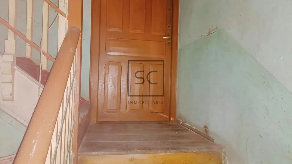 Edificio con tres plantas para reforma integral en portanova, ferrol