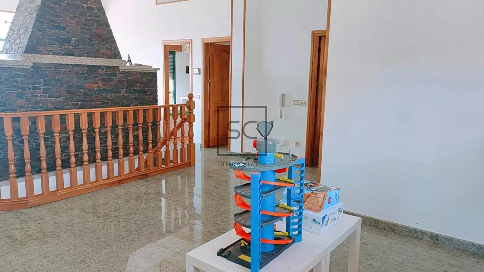 Amplia casa con vistas a la ría en fene