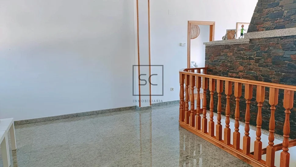 Amplia casa con vistas a la ría en fene