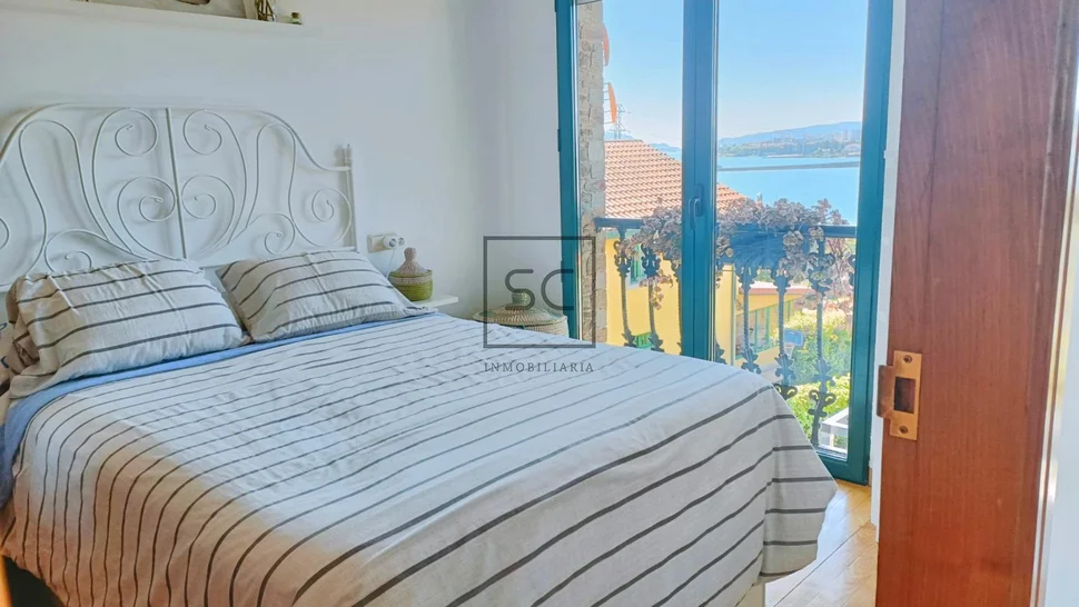 Amplia casa con vistas a la ría en fene