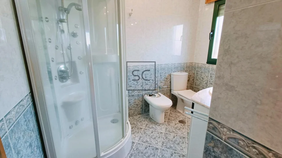 Amplia casa con vistas a la ría en fene