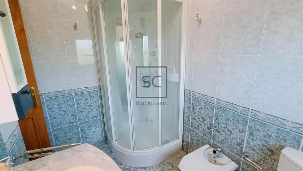 Amplia casa con vistas a la ría en fene