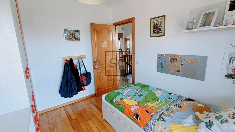 Amplia casa con vistas a la ría en fene