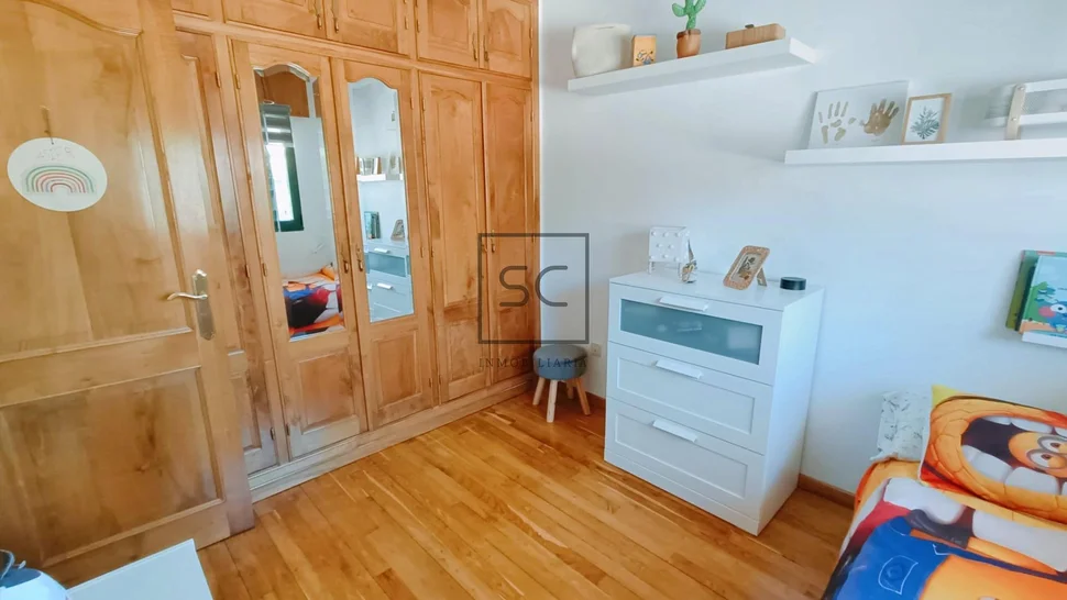 Amplia casa con vistas a la ría en fene