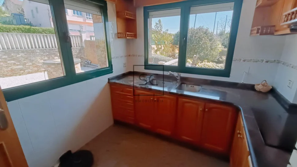 Amplia casa con vistas a la ría en fene