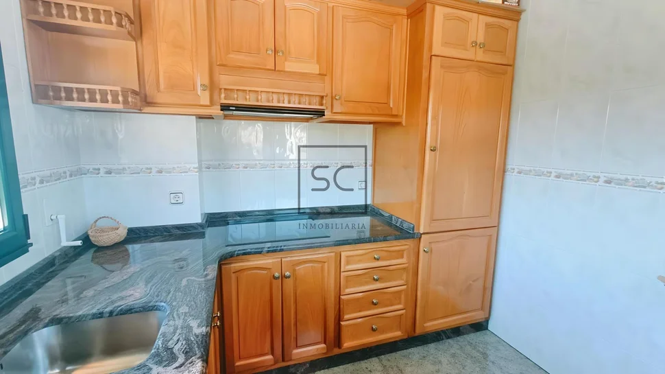 Amplia casa con vistas a la ría en fene