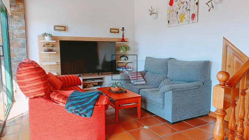 Amplia casa con vistas a la ría en fene